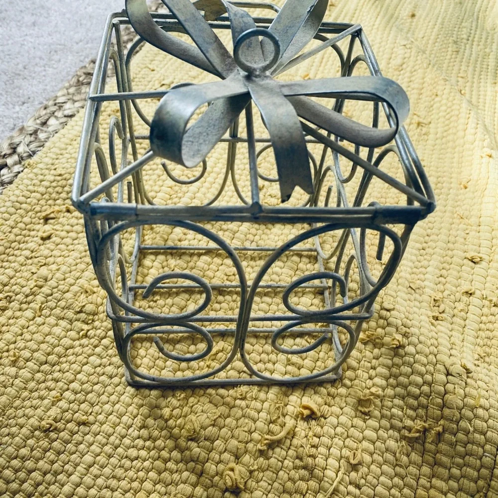 The Home Wire Gift Box Accent